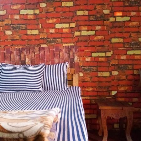 Hillside Homestay 체라푼지 외부 사진
