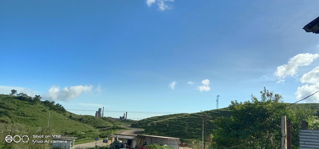 Hillside Homestay 체라푼지 외부 사진