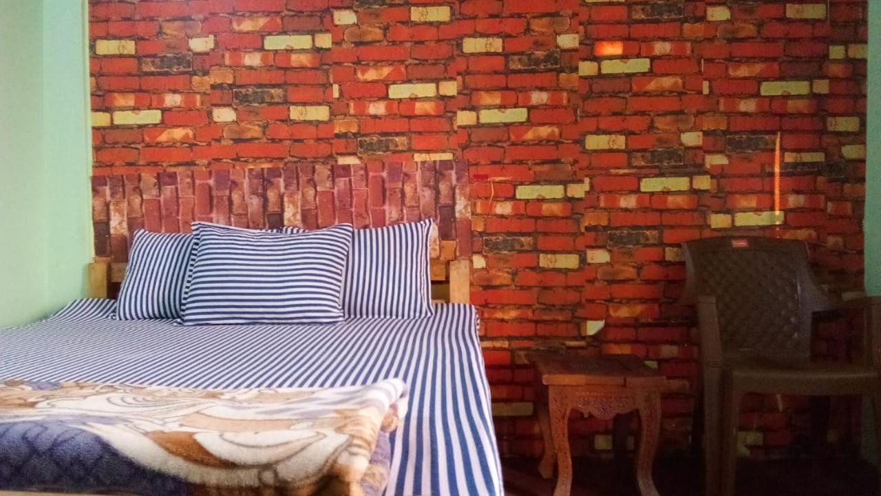 Hillside Homestay 체라푼지 외부 사진